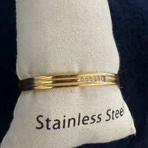 Gold Plated Stainless Steel Bracelet with Cubic Zirconia Stone Details